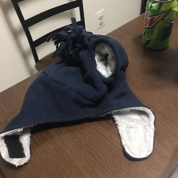 Hat and gloves - Picture 2 of 2